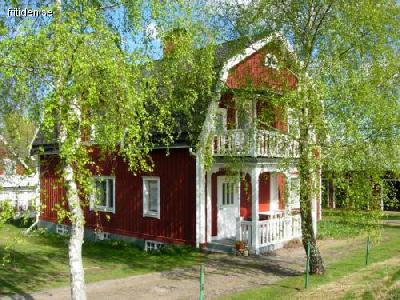 Stort hus för två familjer