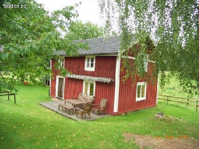 Charmig ensamliggande stuga
