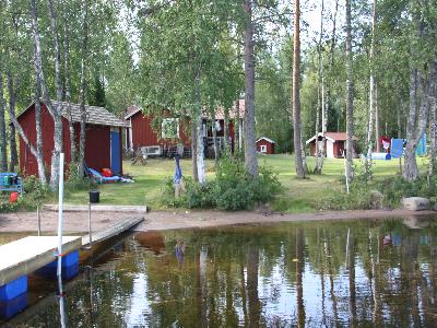 Nyrenoverad stuga med sjötomt