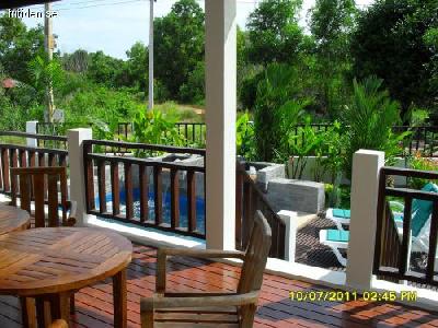Nybyggd pool villa n�ra strand