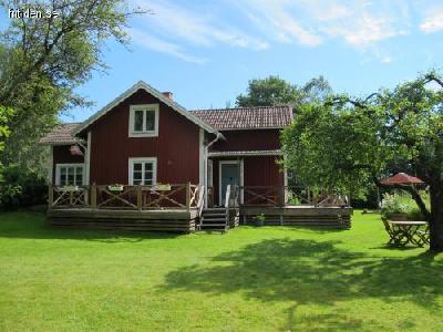 Charmig stuga p� landet