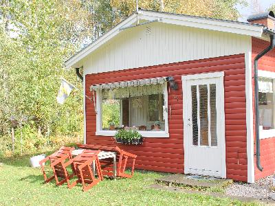 Charmig stuga n�ra vatten