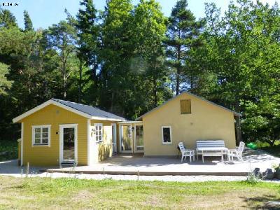 Modern stuga n�ra sandstrand