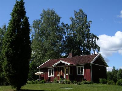 Lugn i stuga i vacker natur