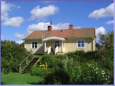 Fristående hus direkt mot sjon