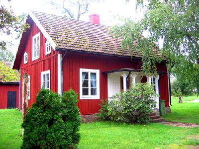 Sjönära hus mitt i Glasriket