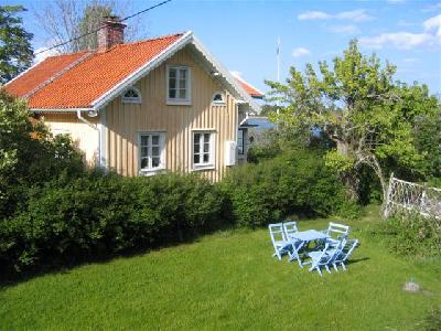 Idylliskt sommarboende vid hav