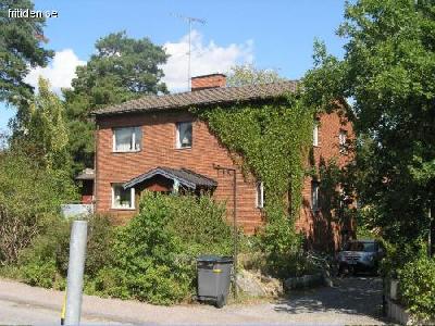 Mysig lägenhet med trädgård