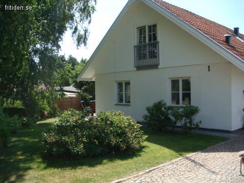 Strandnära lägenhet i villa