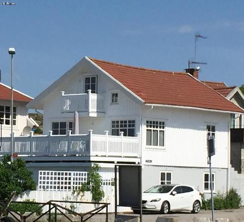 CHARMING  HOUSE NEAR THE OCEAN