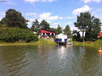 Haus am See, eigener Brücke