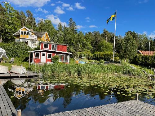 FANTASTIC LAKECOTTAGE STHLM. A