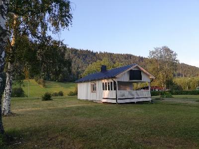 Stuga vid Tåsjöns strand