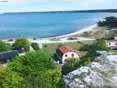 Gotland- hus vid havet