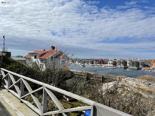 Mysigt hus med havsutsikt