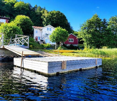 Nybyggd hus med sjöutsikt