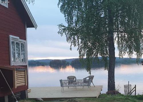 Stuga med sjötomt vid Runn