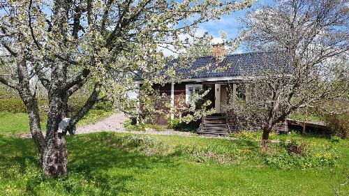 Charmig stuga vid sjön Freden
