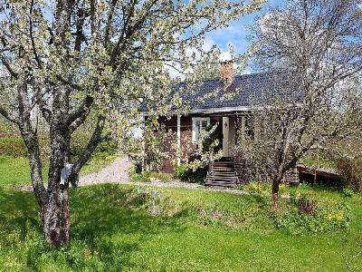 Charmig stuga vid sjön Freden