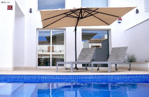 Lyxigt radhus med egen pool
