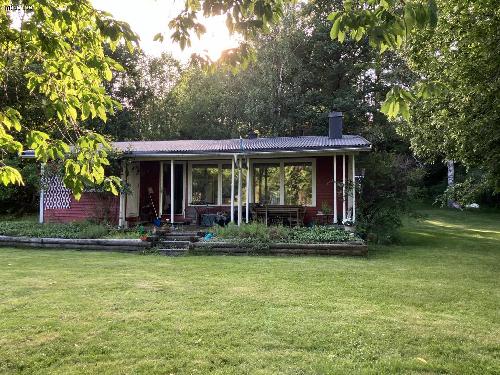 Stuga nära hav på Mjörn/Tjörn