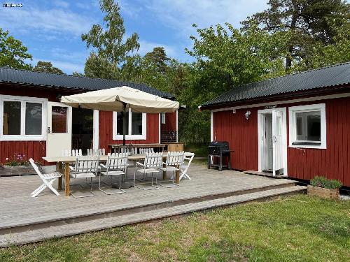 Stuga med gästhus vid havet
