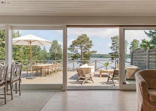 Skärgårdshus med brygga/bastu