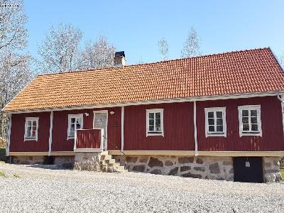 Farmerhouse By The Lake