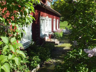 Stort hus med två lägenheter